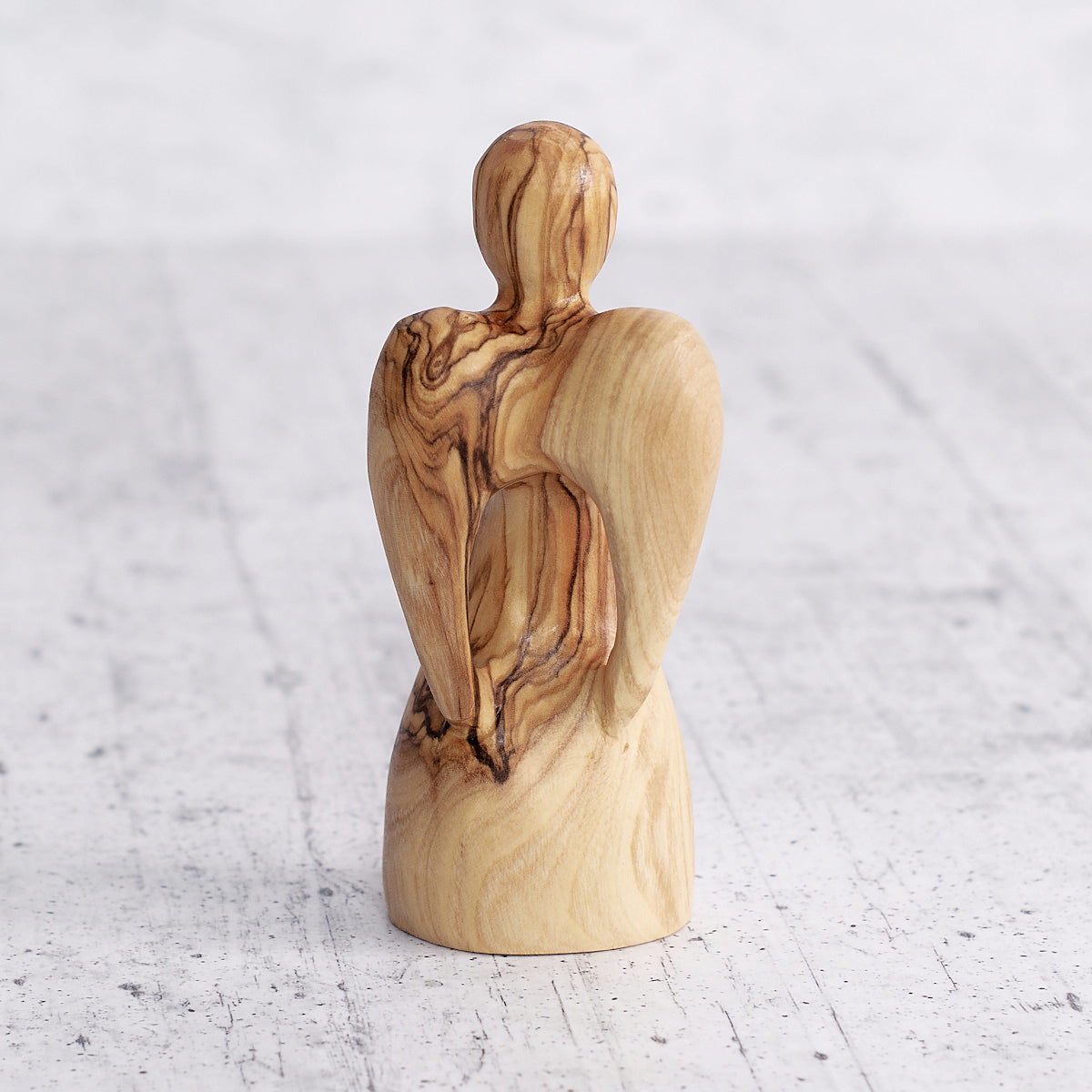 Angelo della pace in legno di ulivo