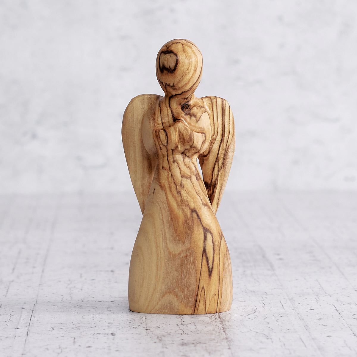 Angelo della pace in legno di ulivo