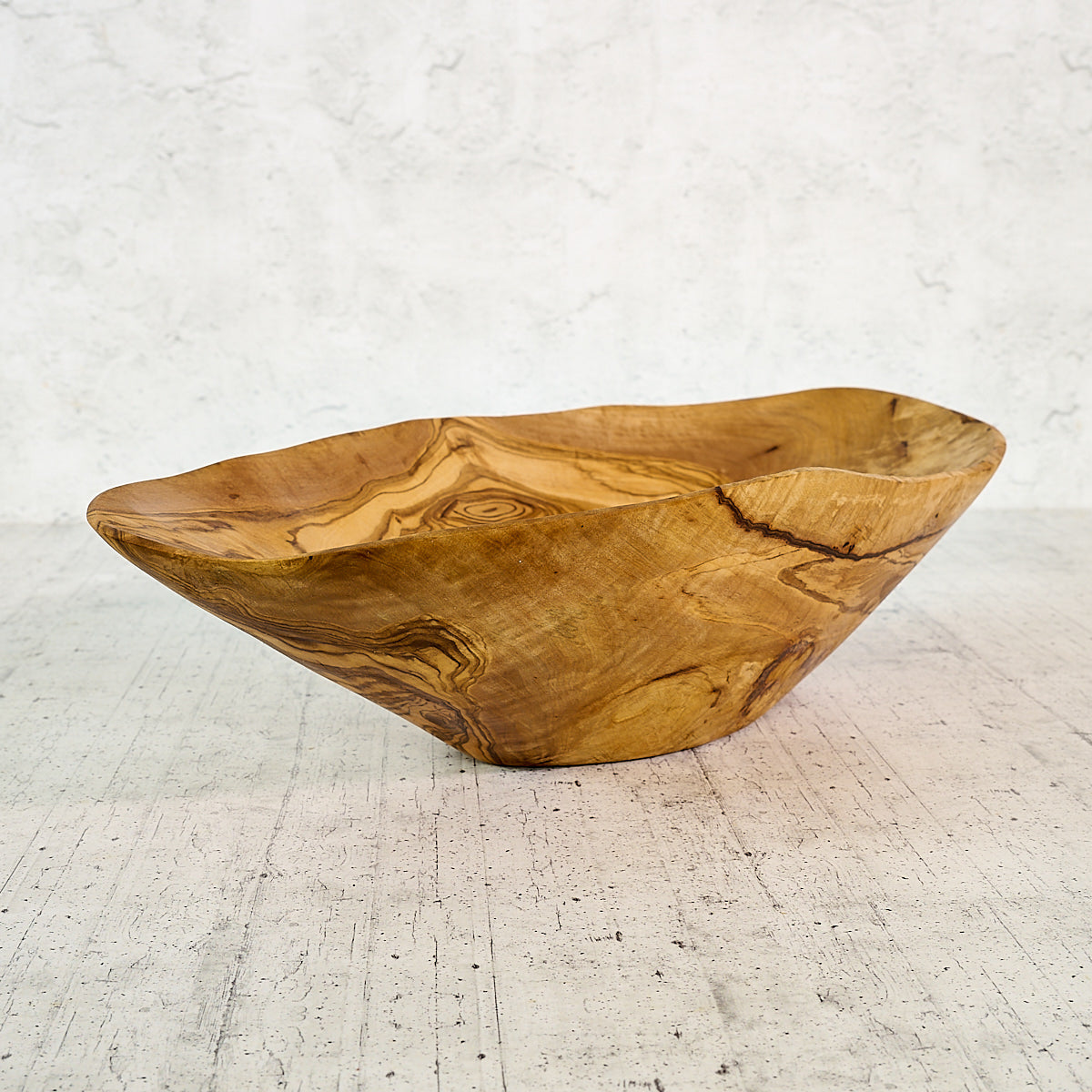 Handgeschnitzte Schale aus Olivenholz