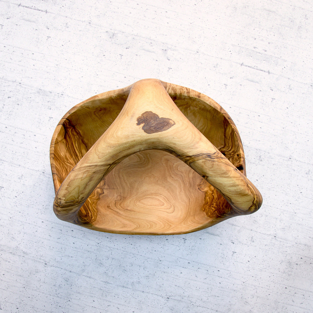 Cestino in legno di olivo con manico