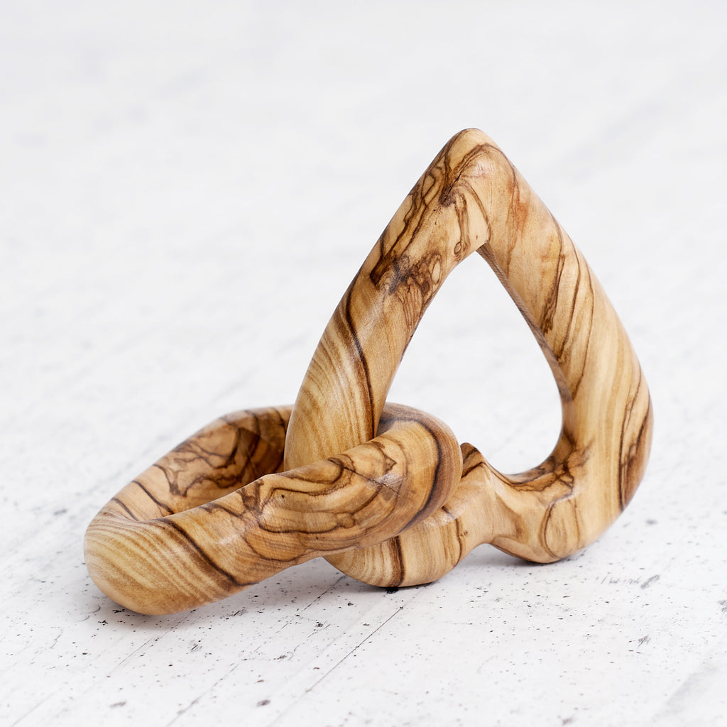 Cuori intrecciati in legno di ulivo - creazione artigianale realizzata a mano