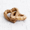 Cuori intrecciati in legno di ulivo - creazione artigianale realizzata a mano