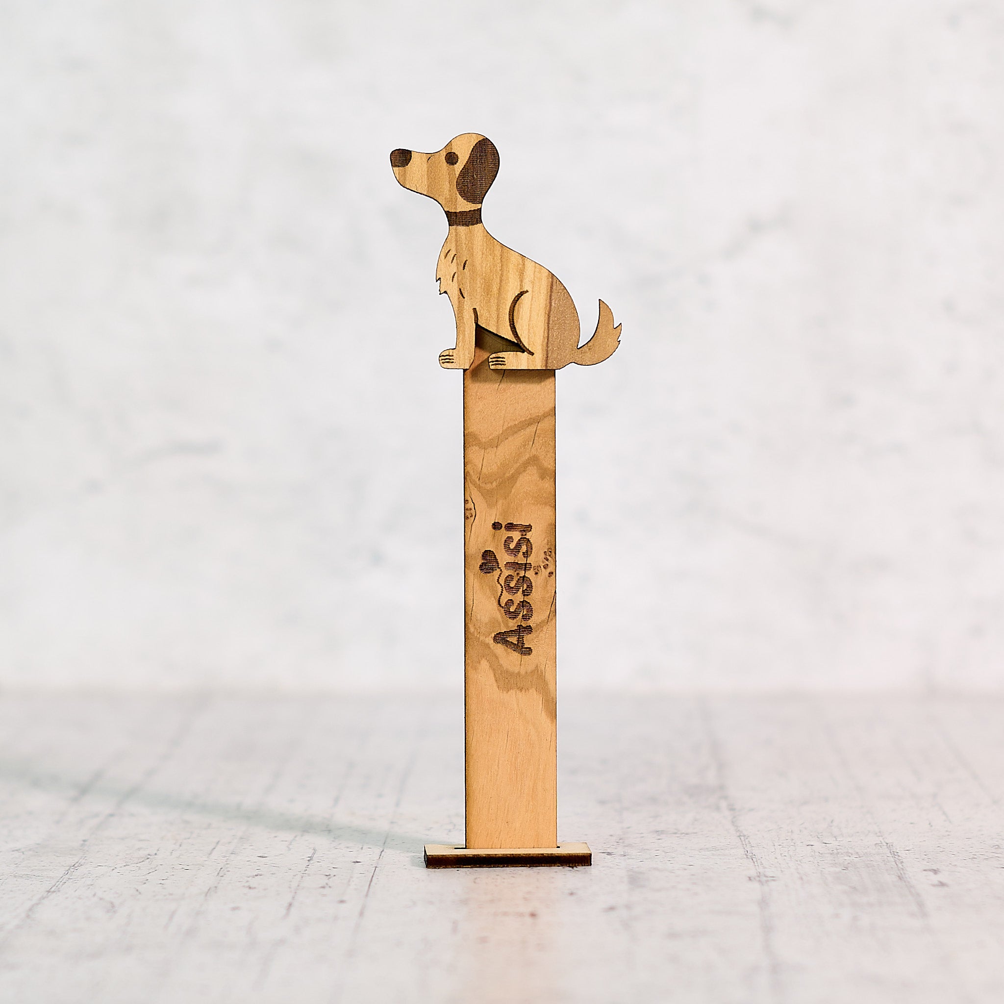 Cane segnalibro in legno di olivo