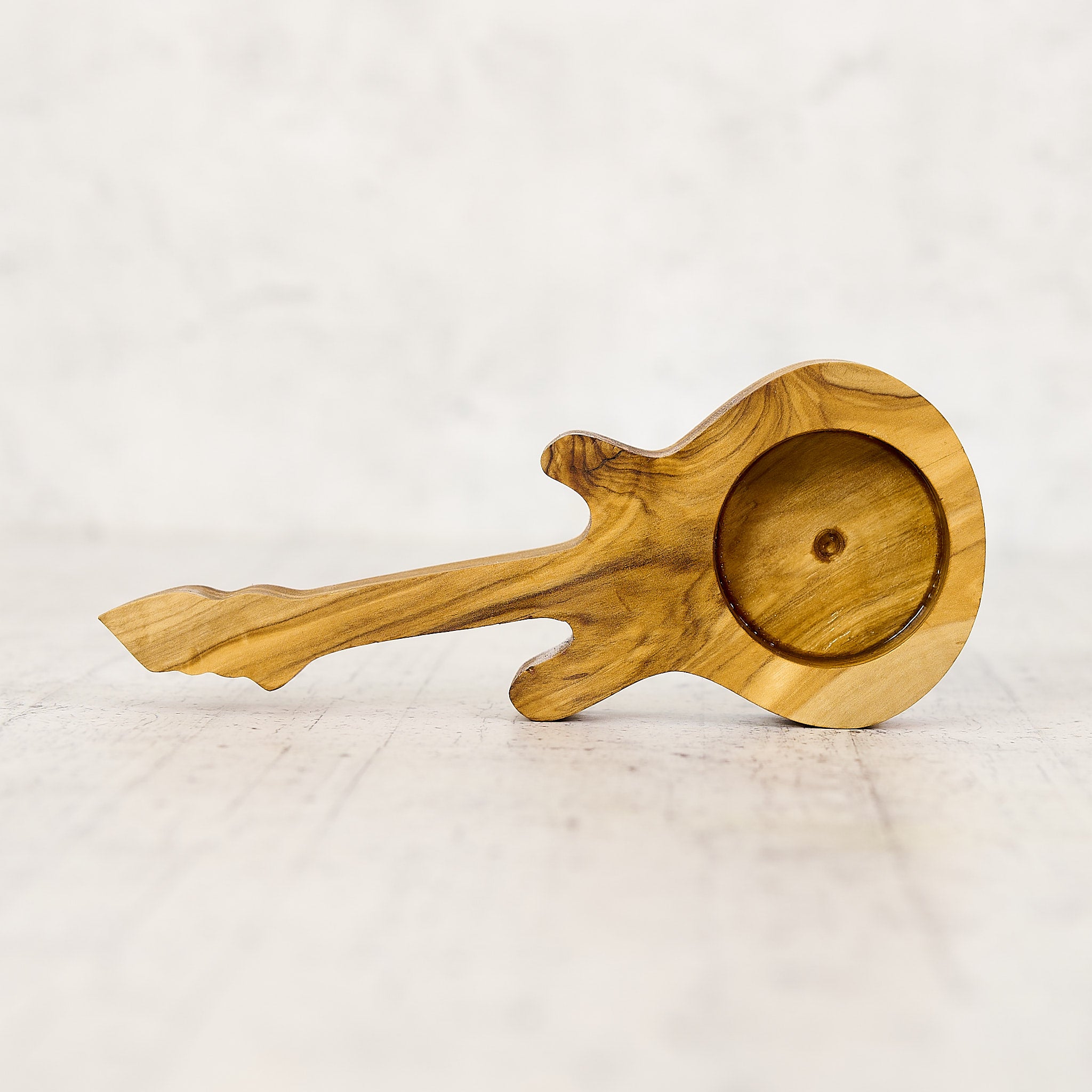 Chitarra portacandele artigianale in legno di ulivo