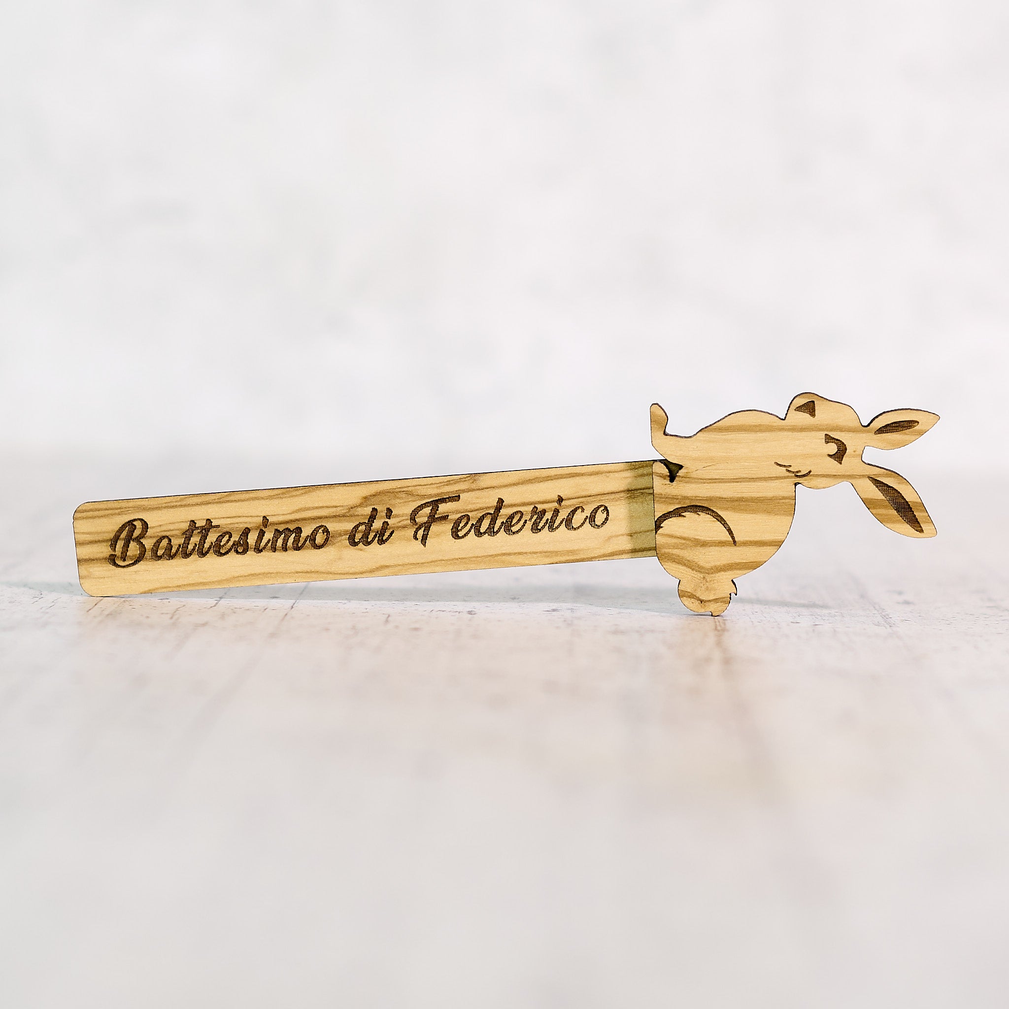 Coniglio segnalibro in legno di olivo
