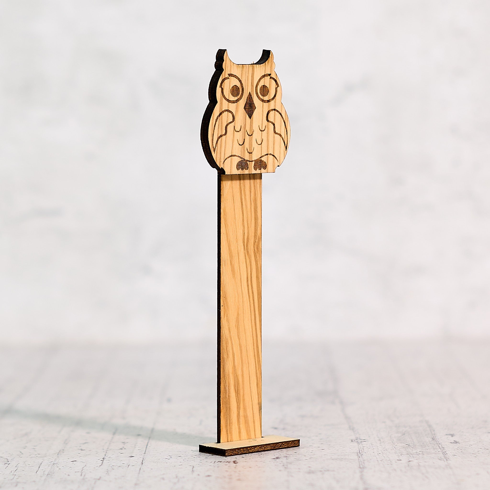 Gufo segnalibro in legno di olivo
