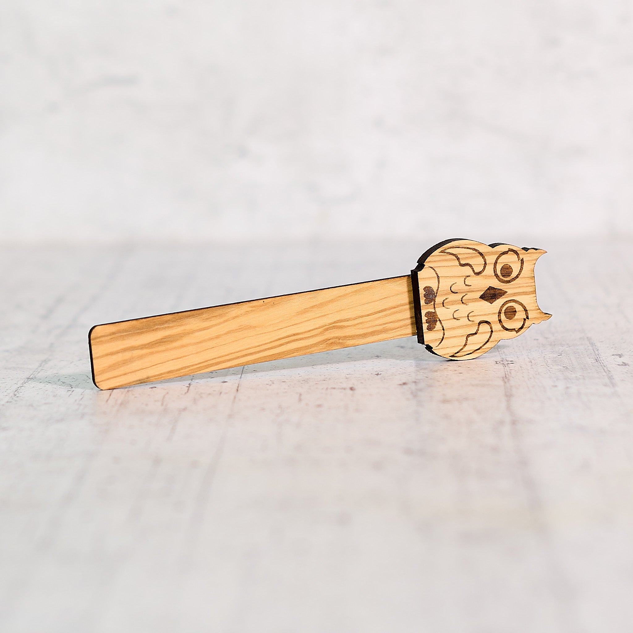 Gufo segnalibro in legno di olivo