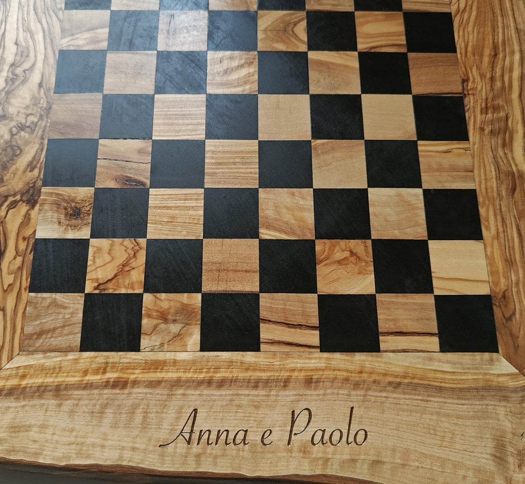 Scacchiera rustica in legno d’ulivo con cassetti