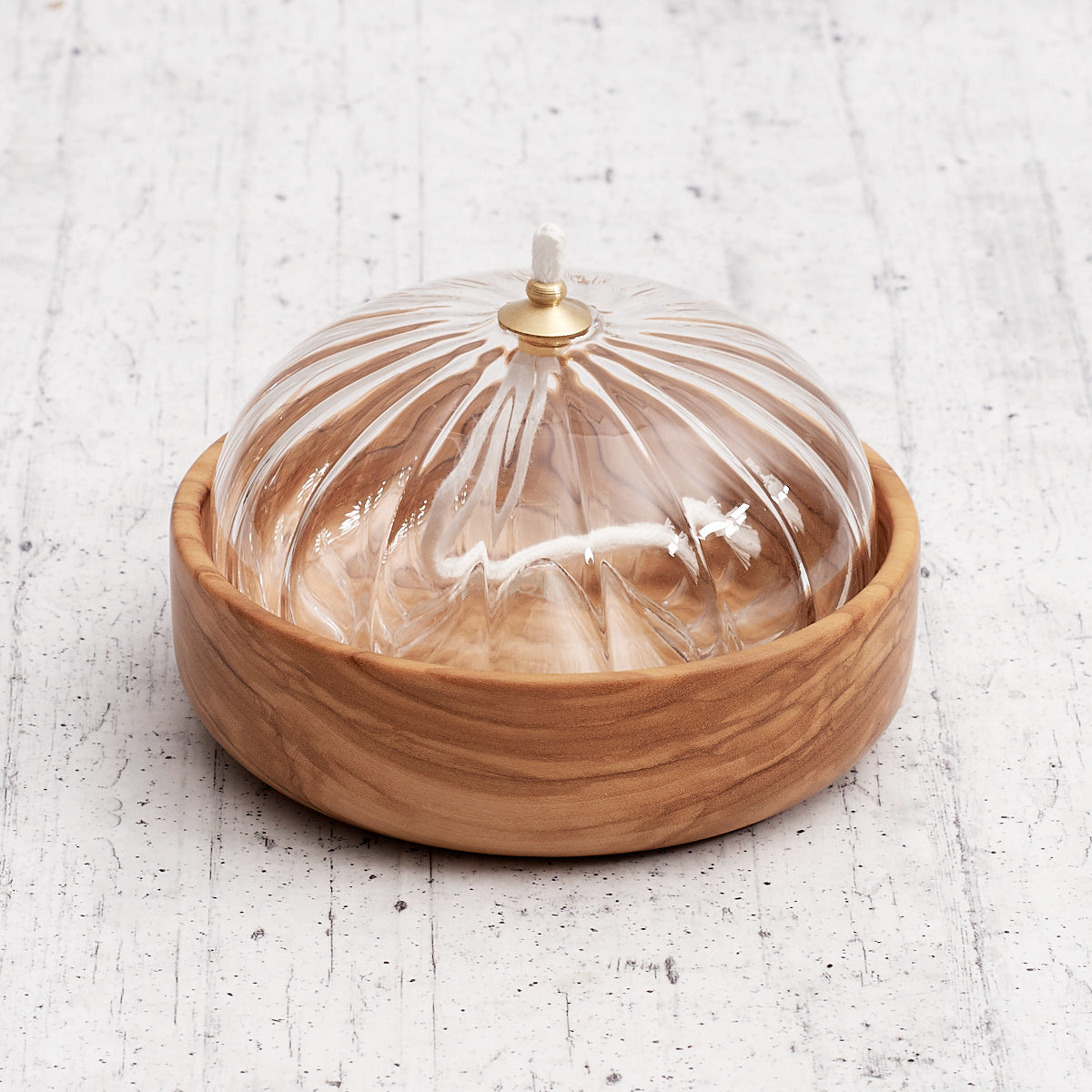 Lampada lavorata porta olio in legno di olivo