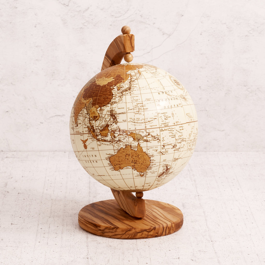 Mappamondo in legno di olivo