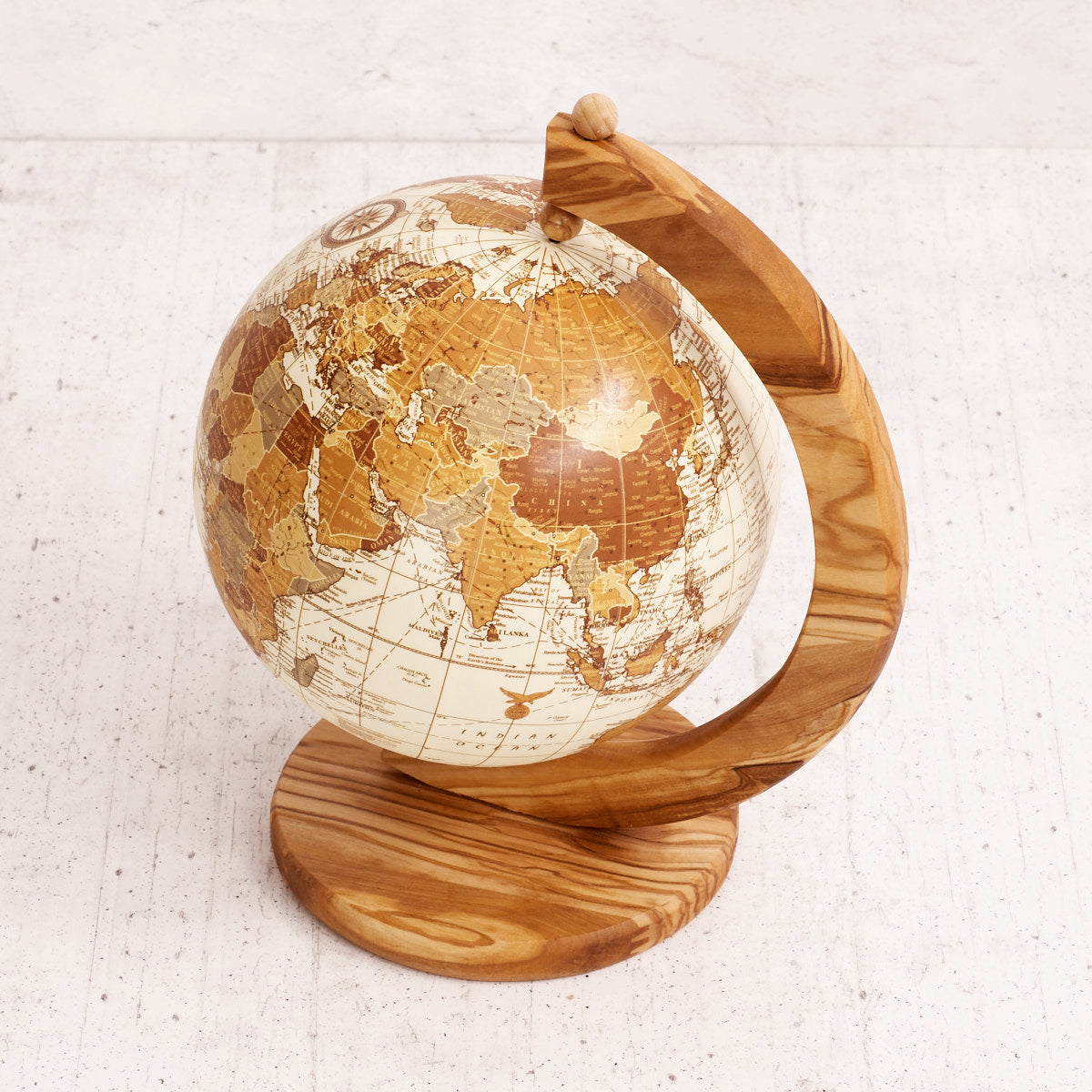 Mappamondo in legno di olivo