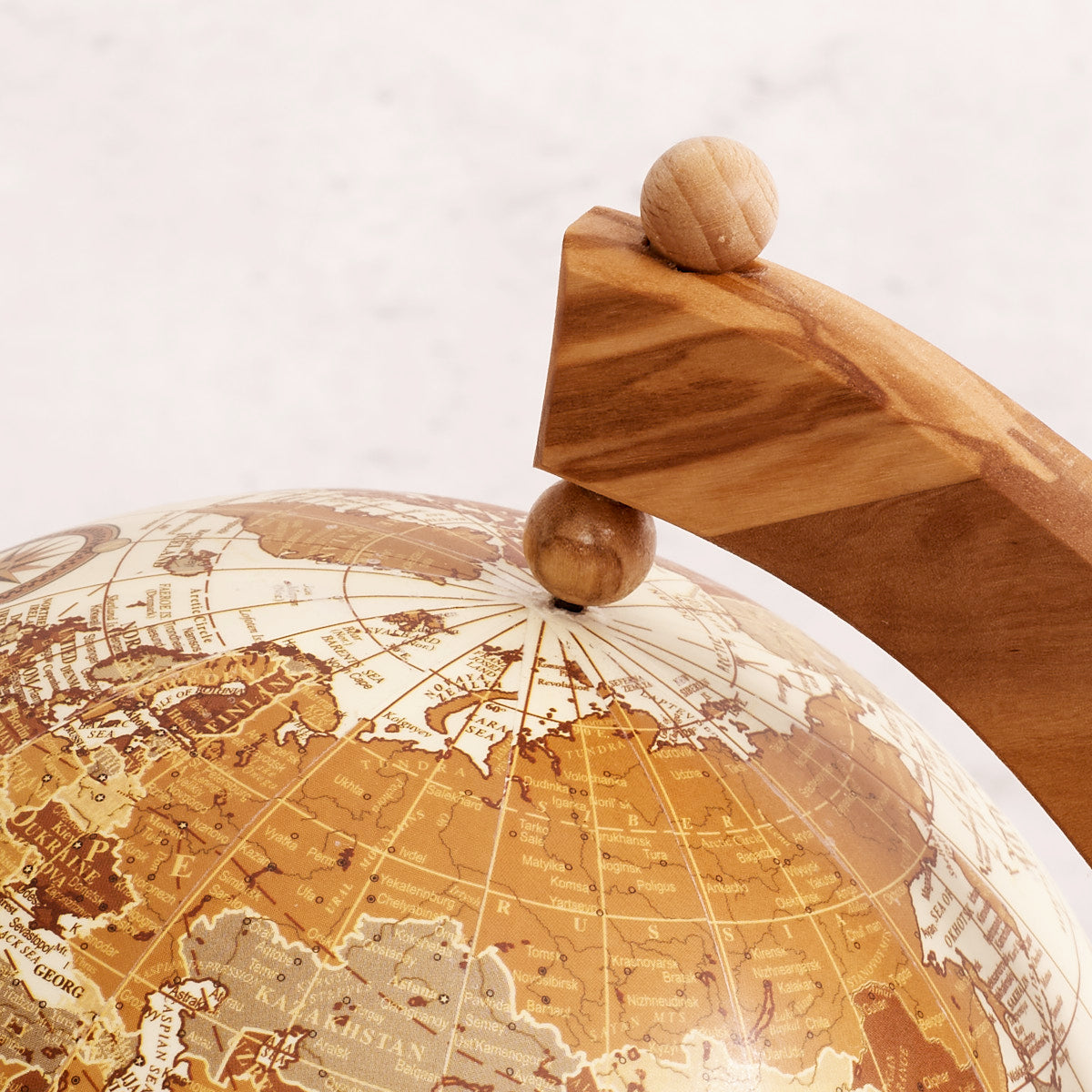 Mappamondo in legno di olivo