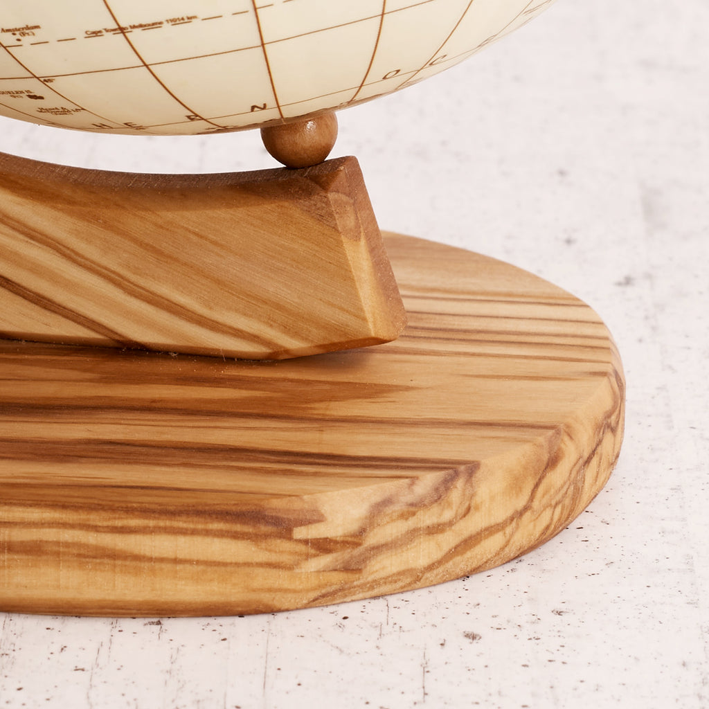Mappamondo in legno di olivo