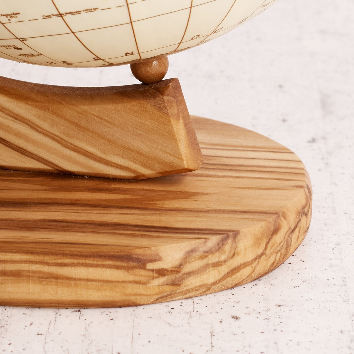 Mappamondo in legno di olivo