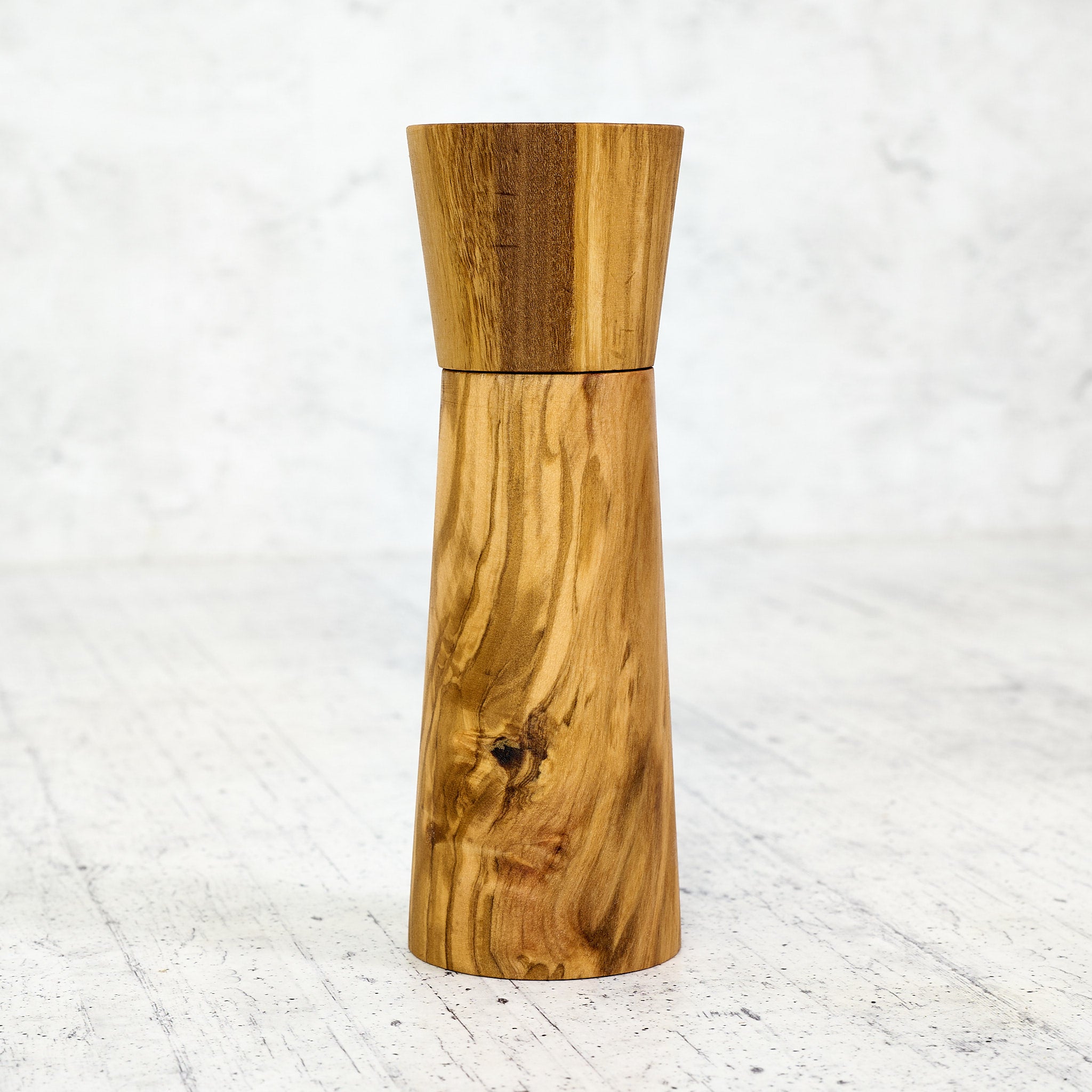 Macina sale e pepe moderno in legno di ulivo