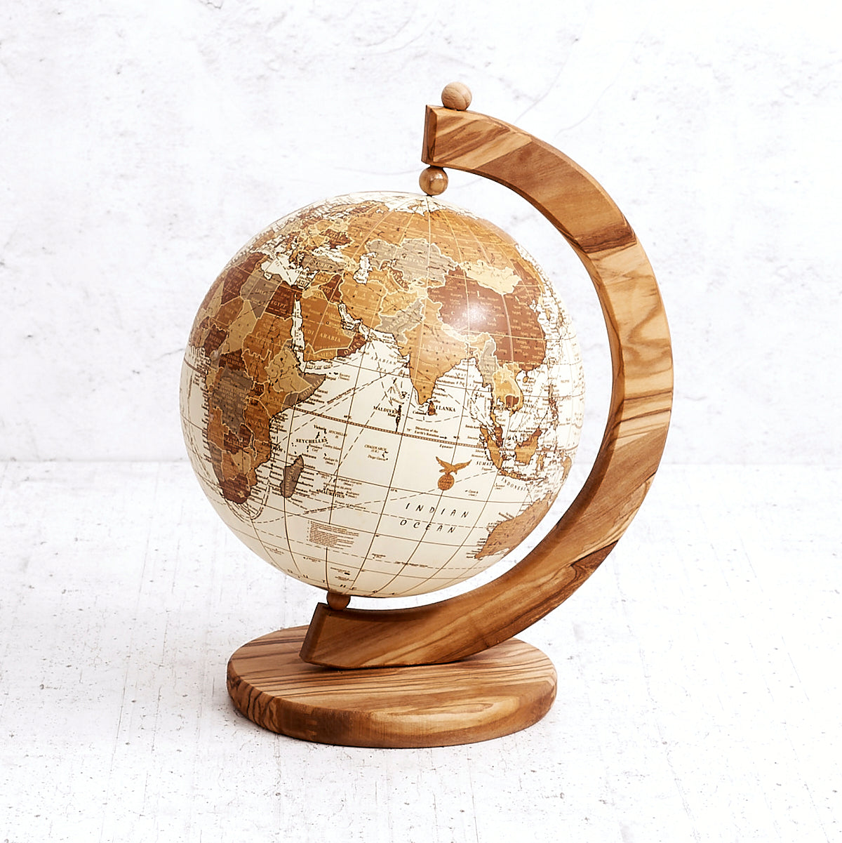 Mappamondo in legno di olivo