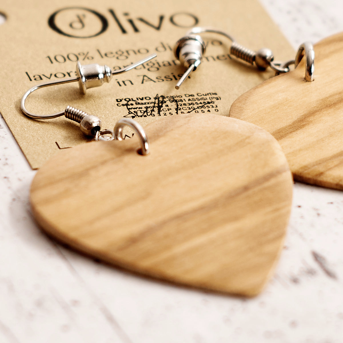 Gaia. Orecchini in legno di olivo