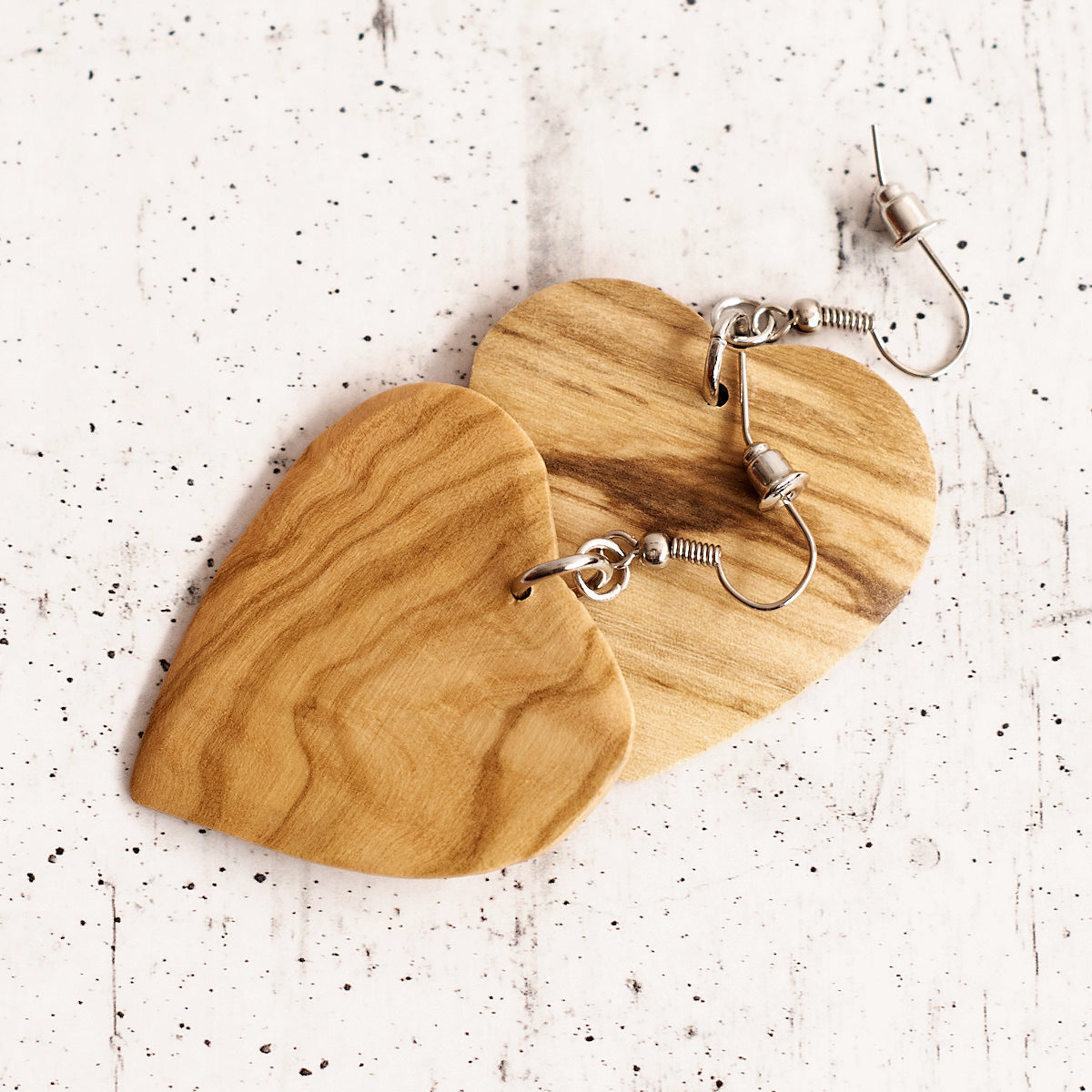 Gaia. Orecchini in legno di olivo