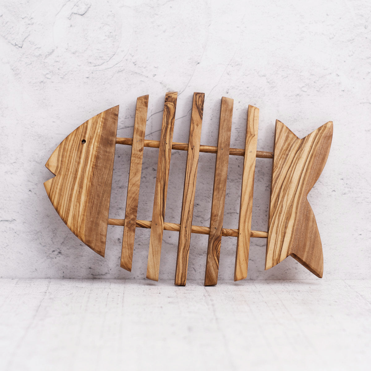 Sotto pentola pesce in legno di olivo