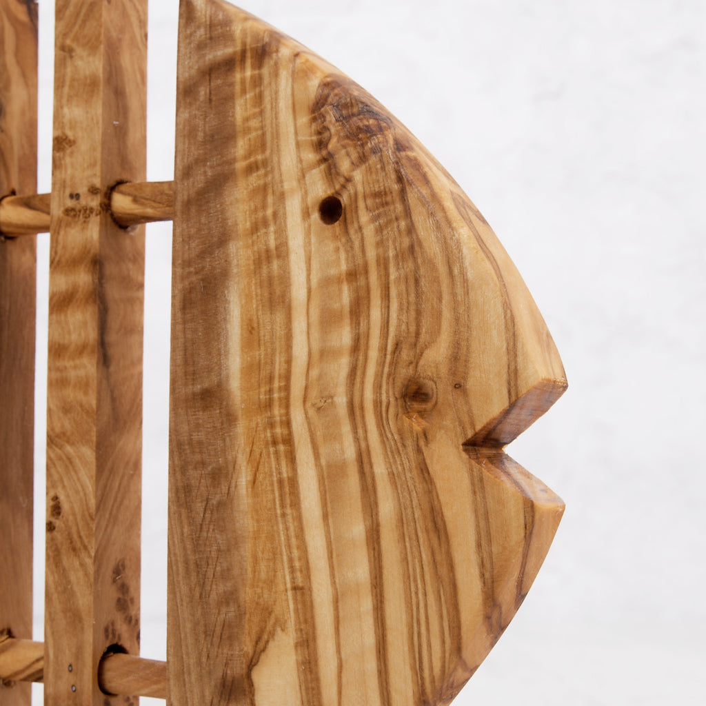 Sotto pentola pesce in legno di olivo