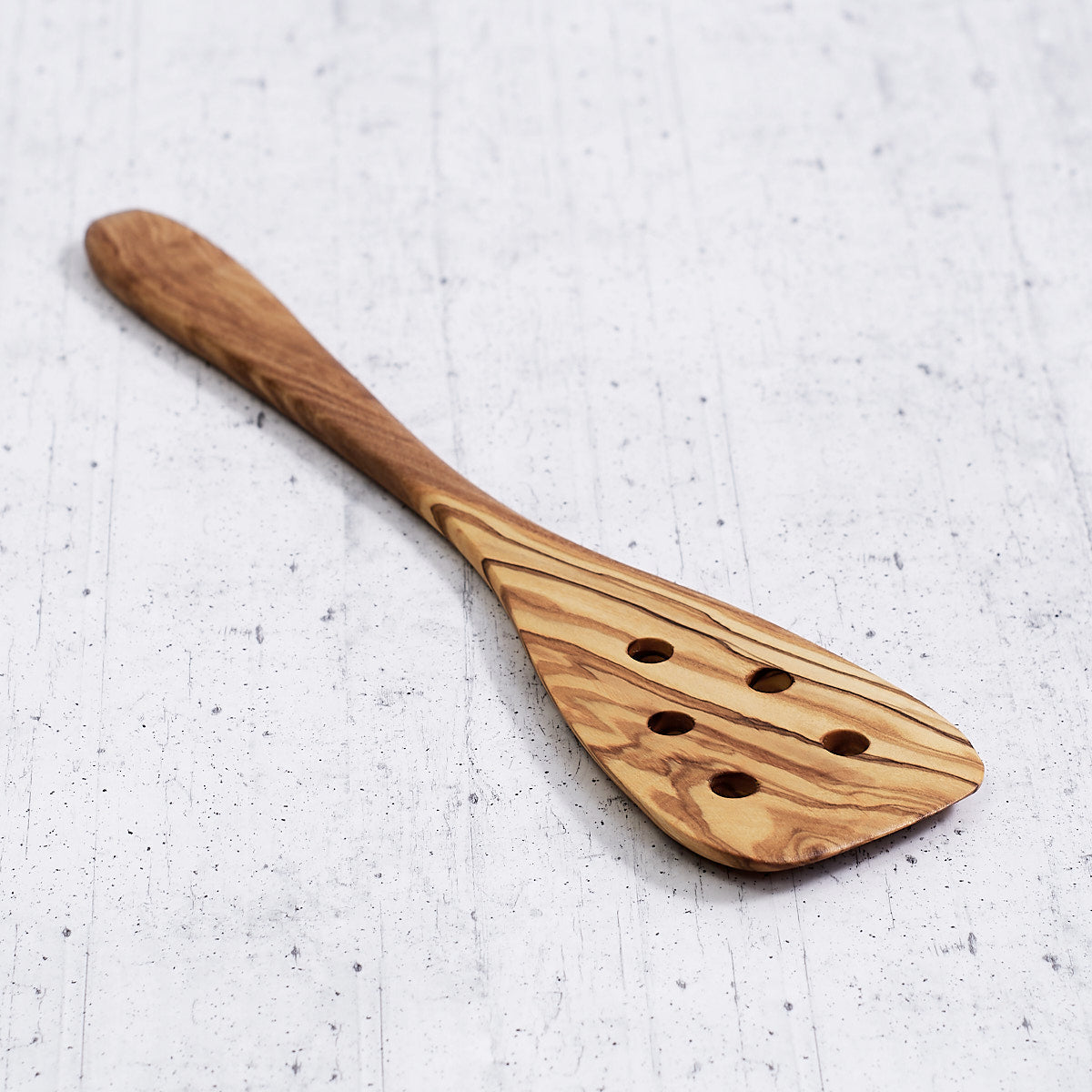 Spatola con fori in legno di olivo
