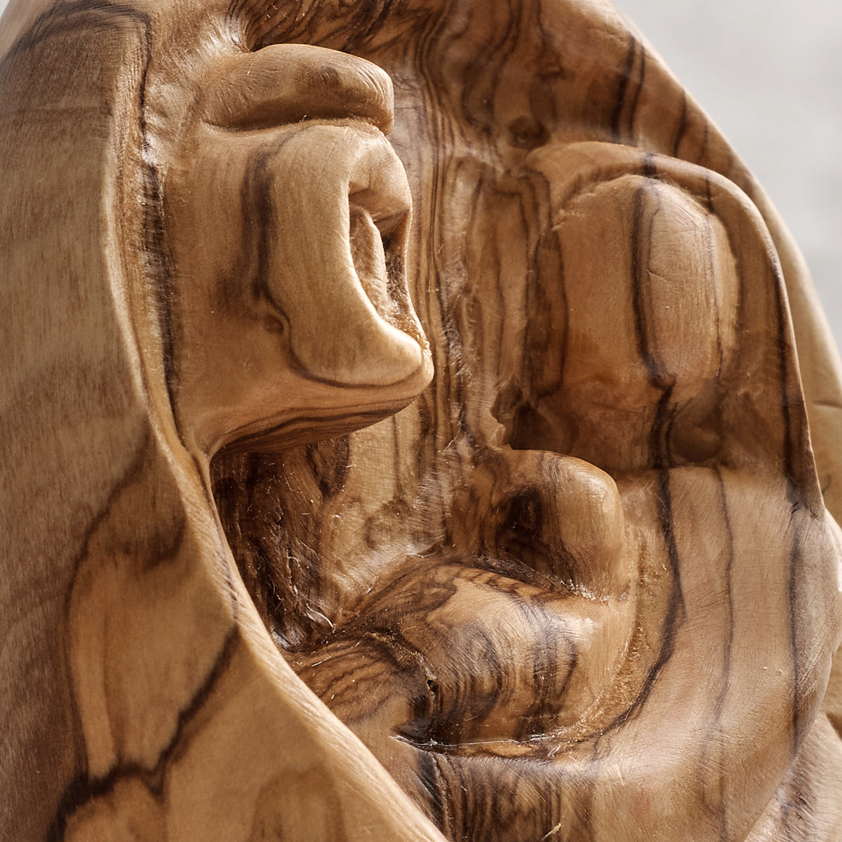 Sacra famiglia in legno di ulivo - lavorazione di intaglio manuale