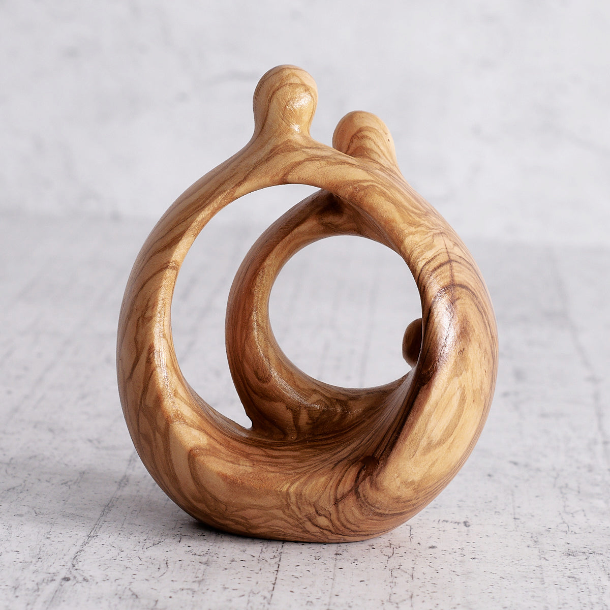 Sacra famiglia tonda in legno d'ulivo - regalo artigianale
