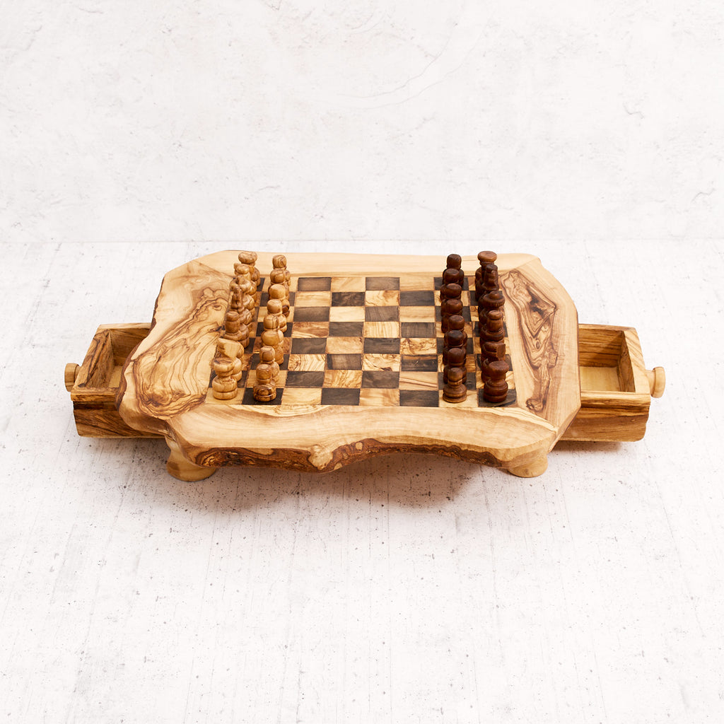 Scacchiera rustica in legno d’ulivo con cassetti