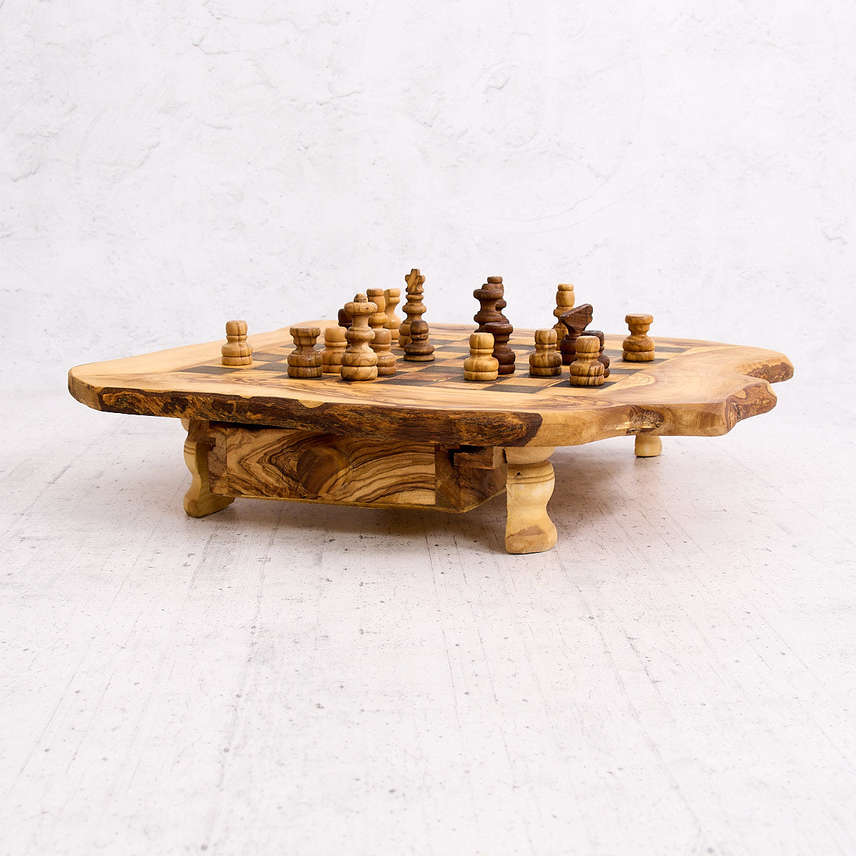 Scacchiera rustica in legno d’ulivo con cassetti