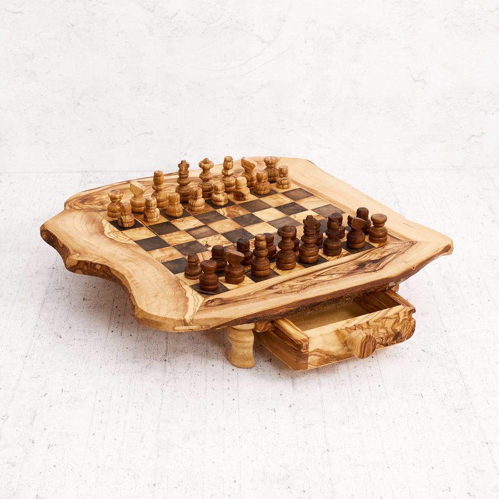 Scacchiera rustica in legno d’ulivo con cassetti