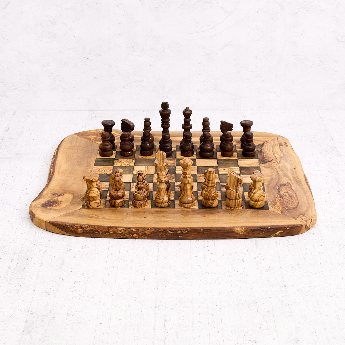 Scacchiera rustica in legno di ulivo