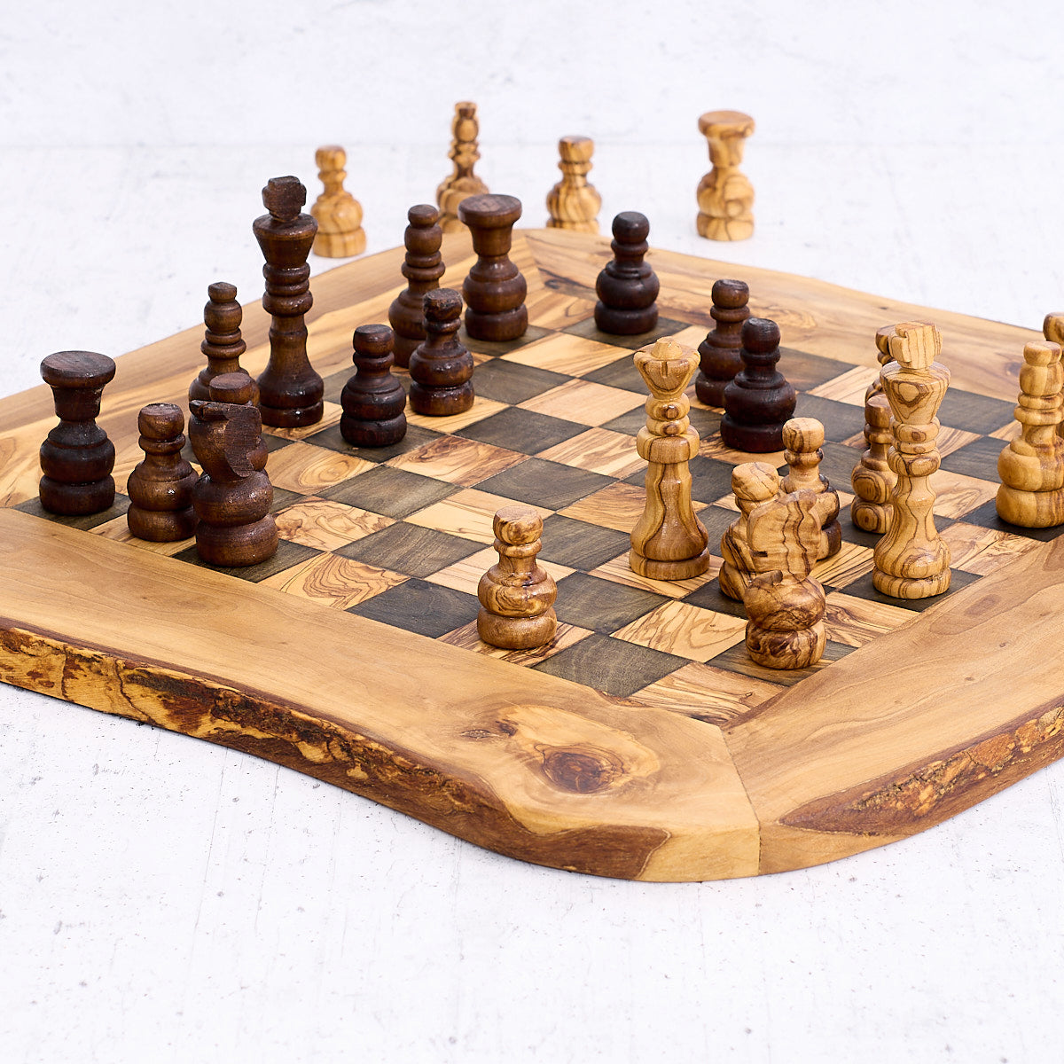 Scacchiera rustica in legno di ulivo