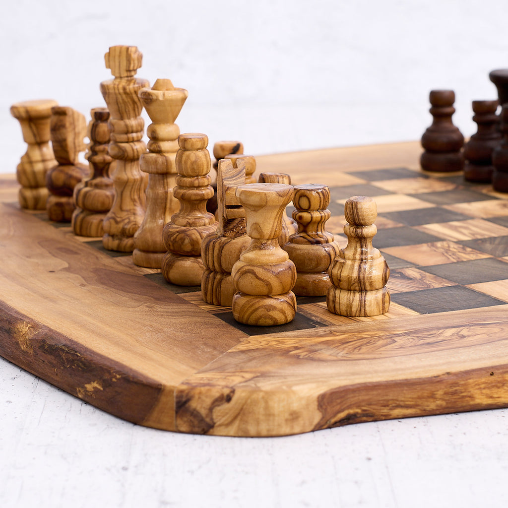 Scacchiera rustica in legno di ulivo