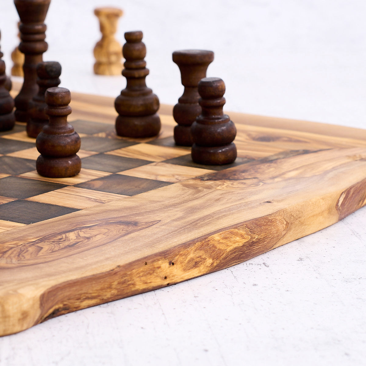 Scacchiera rustica in legno di ulivo