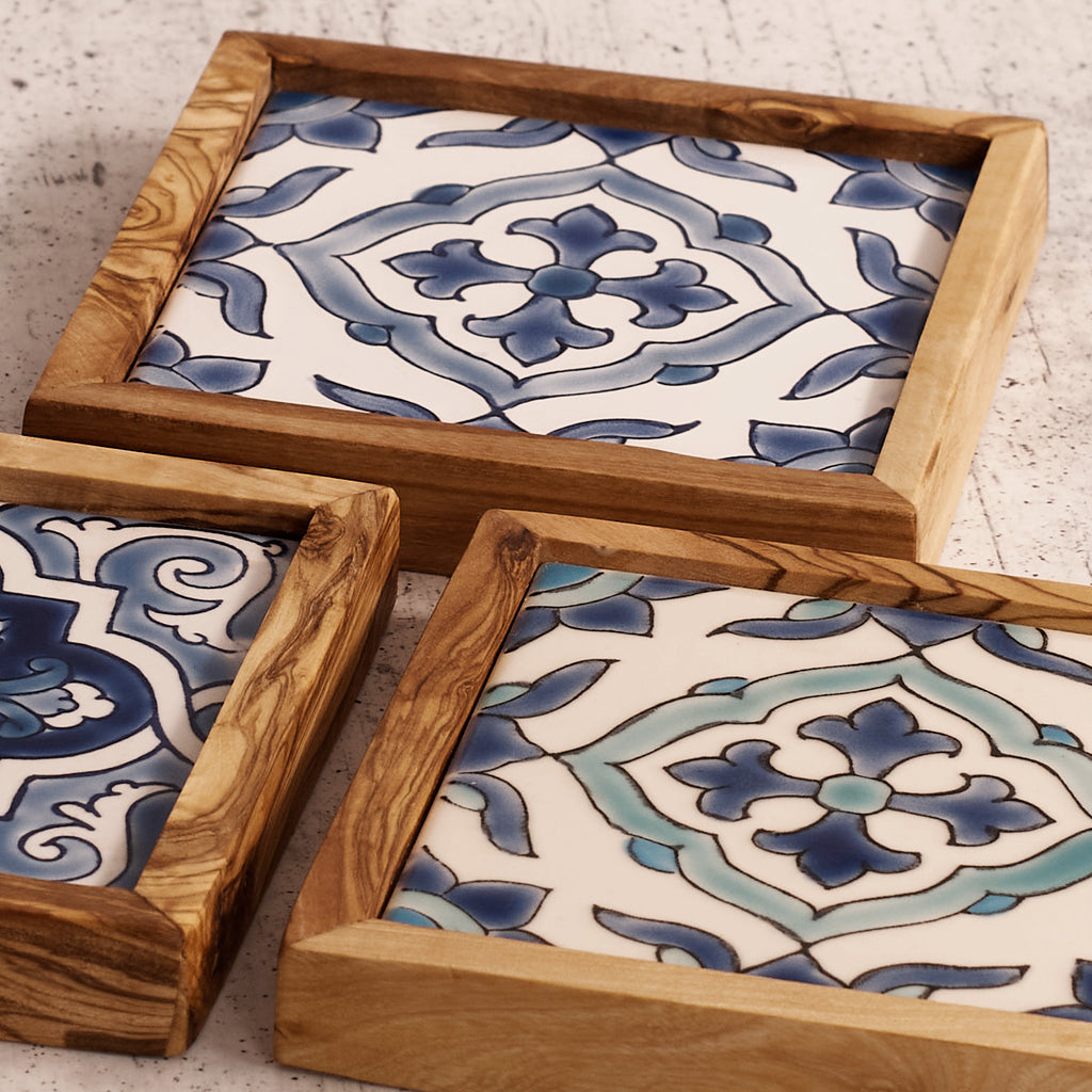 Sottobottiglia in legno di olivo e ceramica