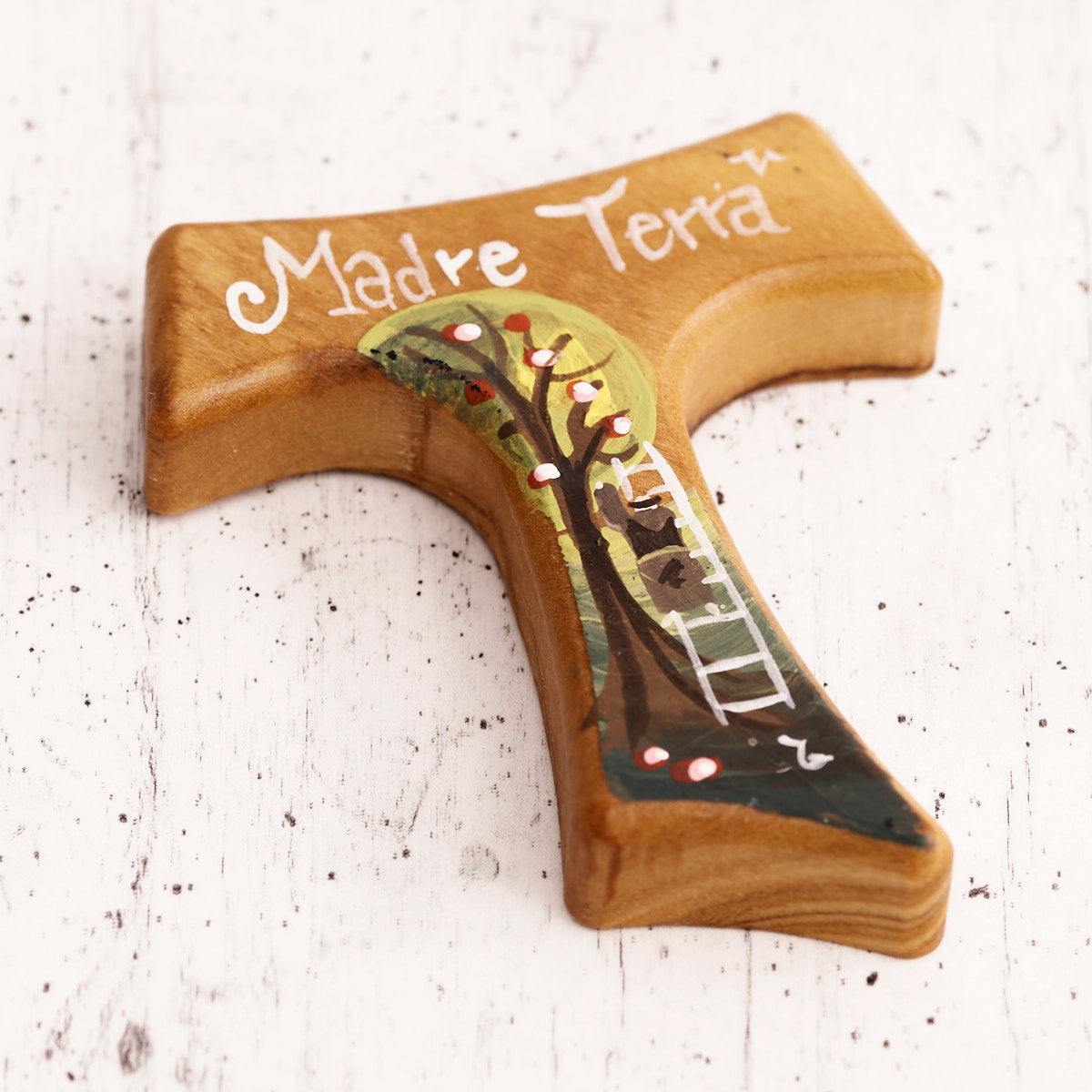 Tau madre terra dipinto a mano su legno di olivo