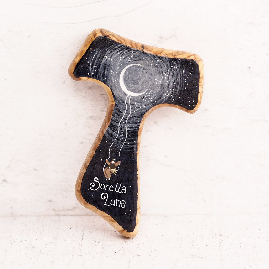 Tau Sorella luna dipinto a mano su legno di olivo