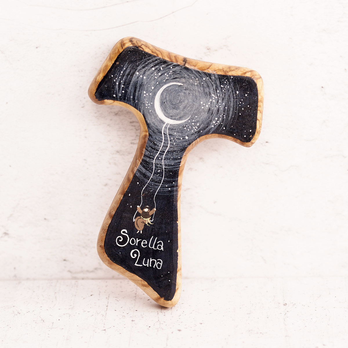 Tau Sorella luna dipinto a mano su legno di olivo