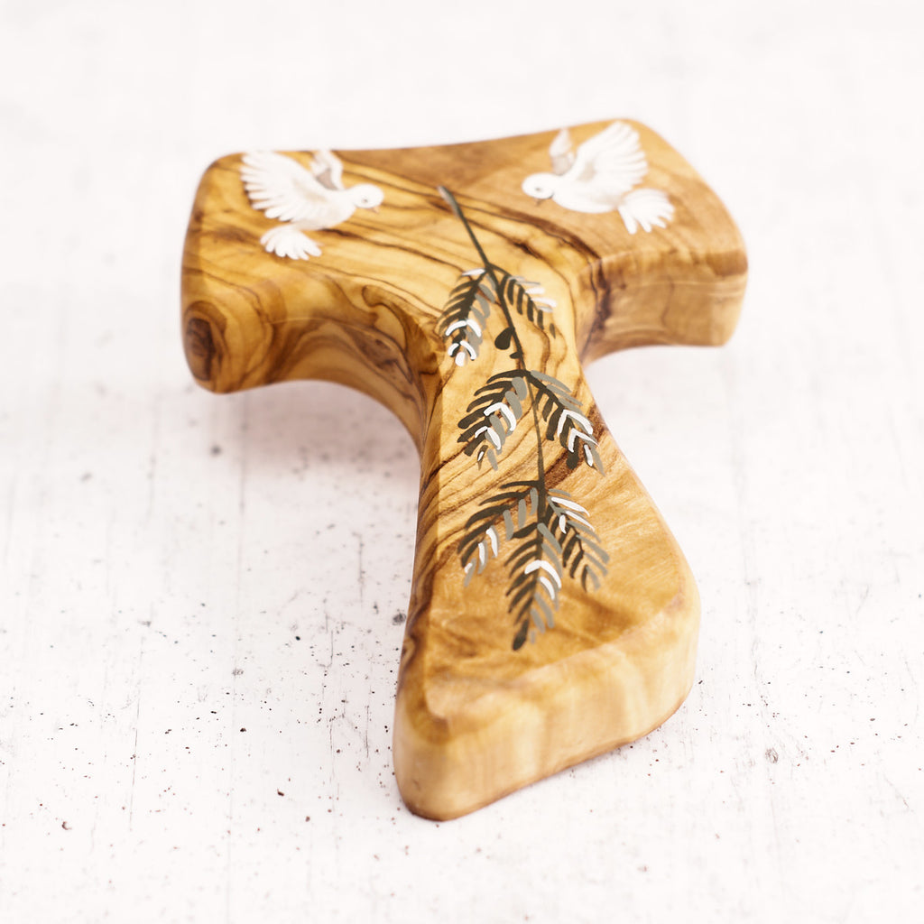 Tau colombe della pace dipinto a mano su legno di olivo