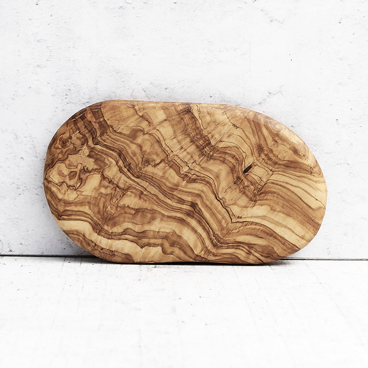 Tagliere moderno in legno di olivo