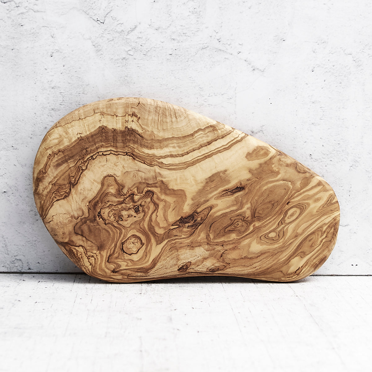 Tagliere moderno in legno di olivo