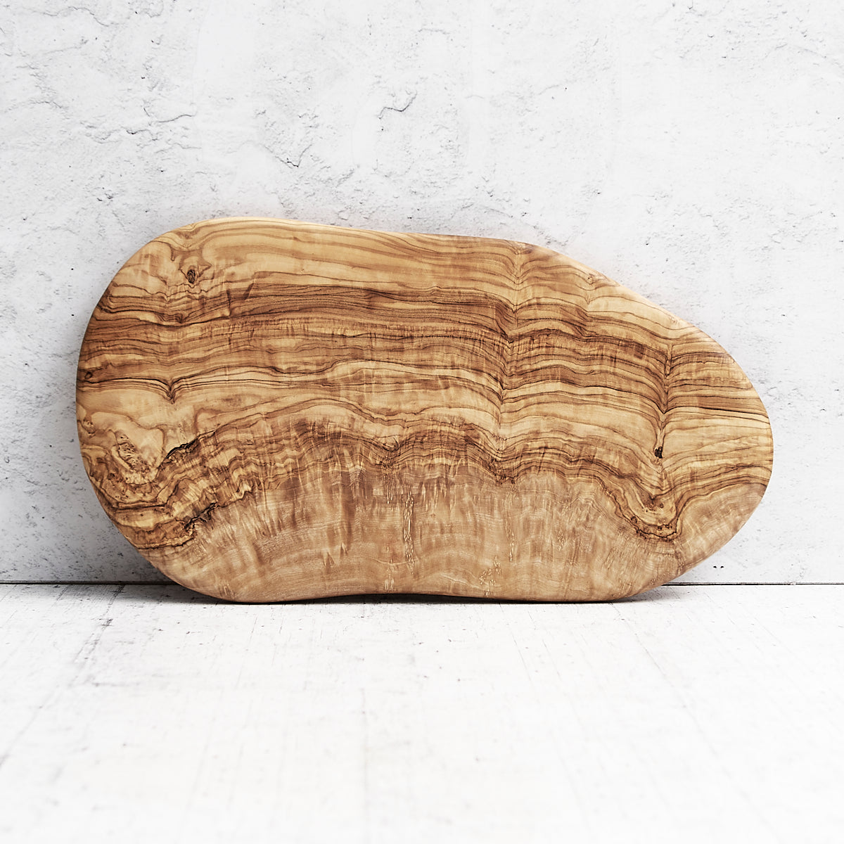 Tagliere moderno in legno di olivo