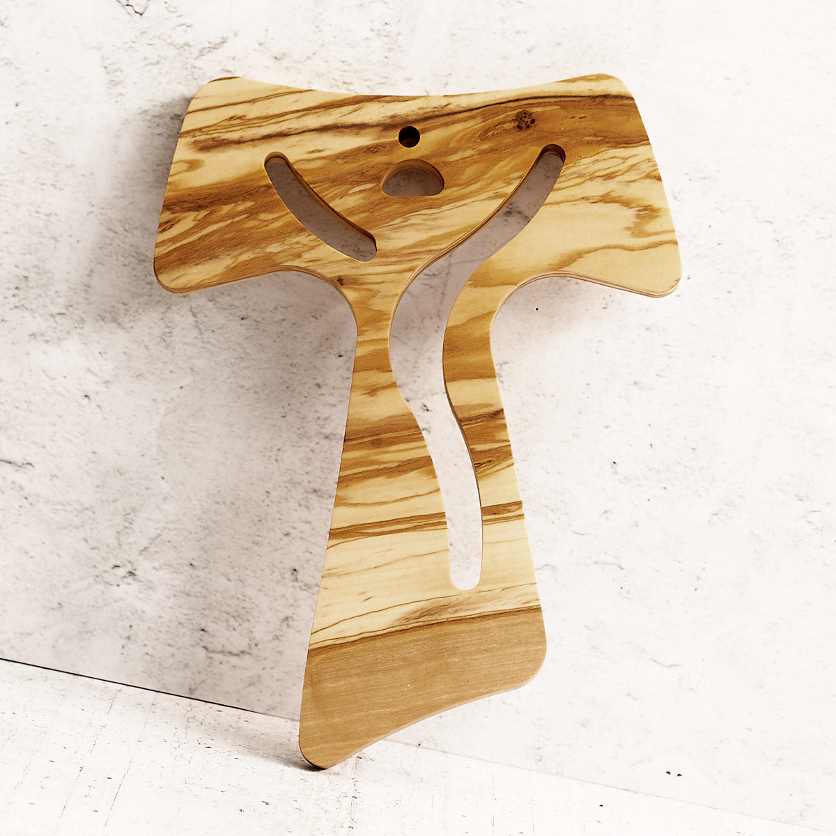 Tau moderno in legno di olivo