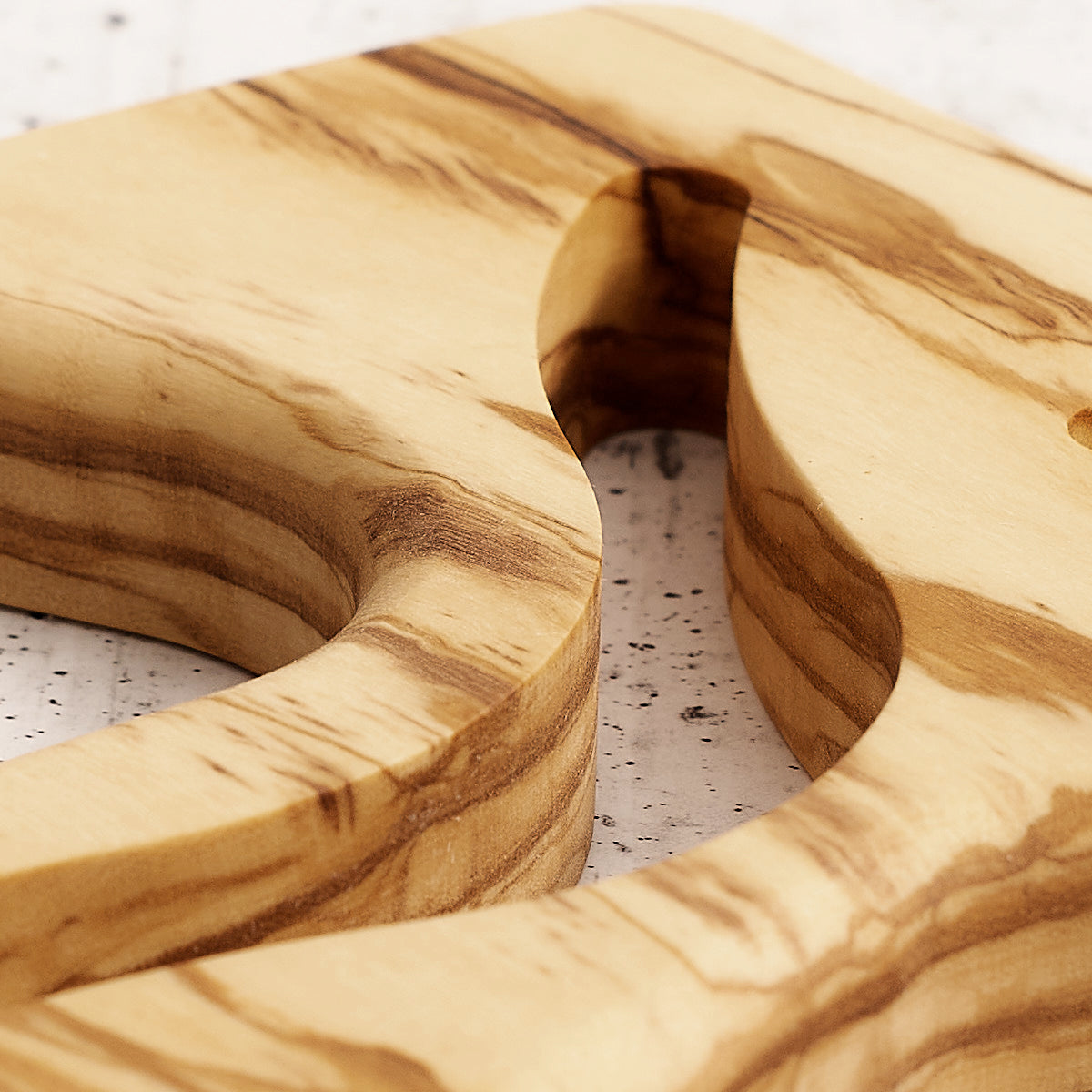 Tau moderno in legno di olivo