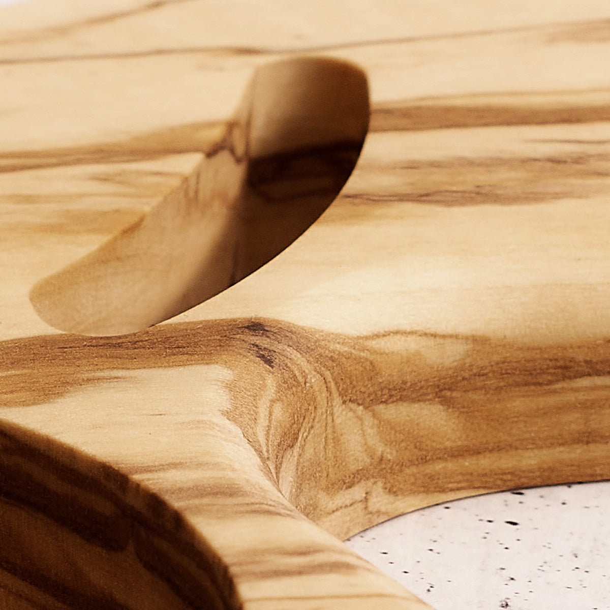 Tau moderno in legno di olivo