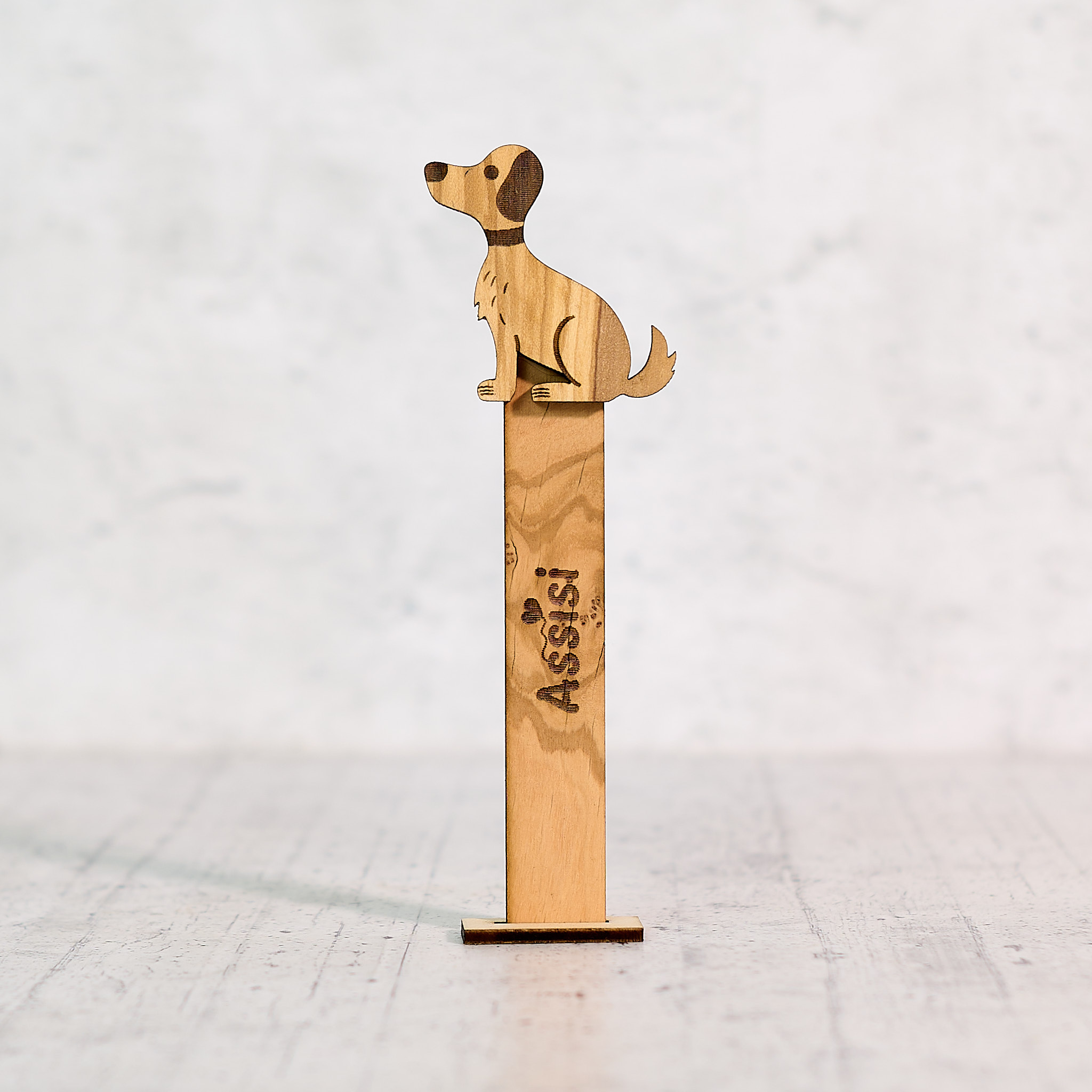 Cane segnalibro in legno di olivo