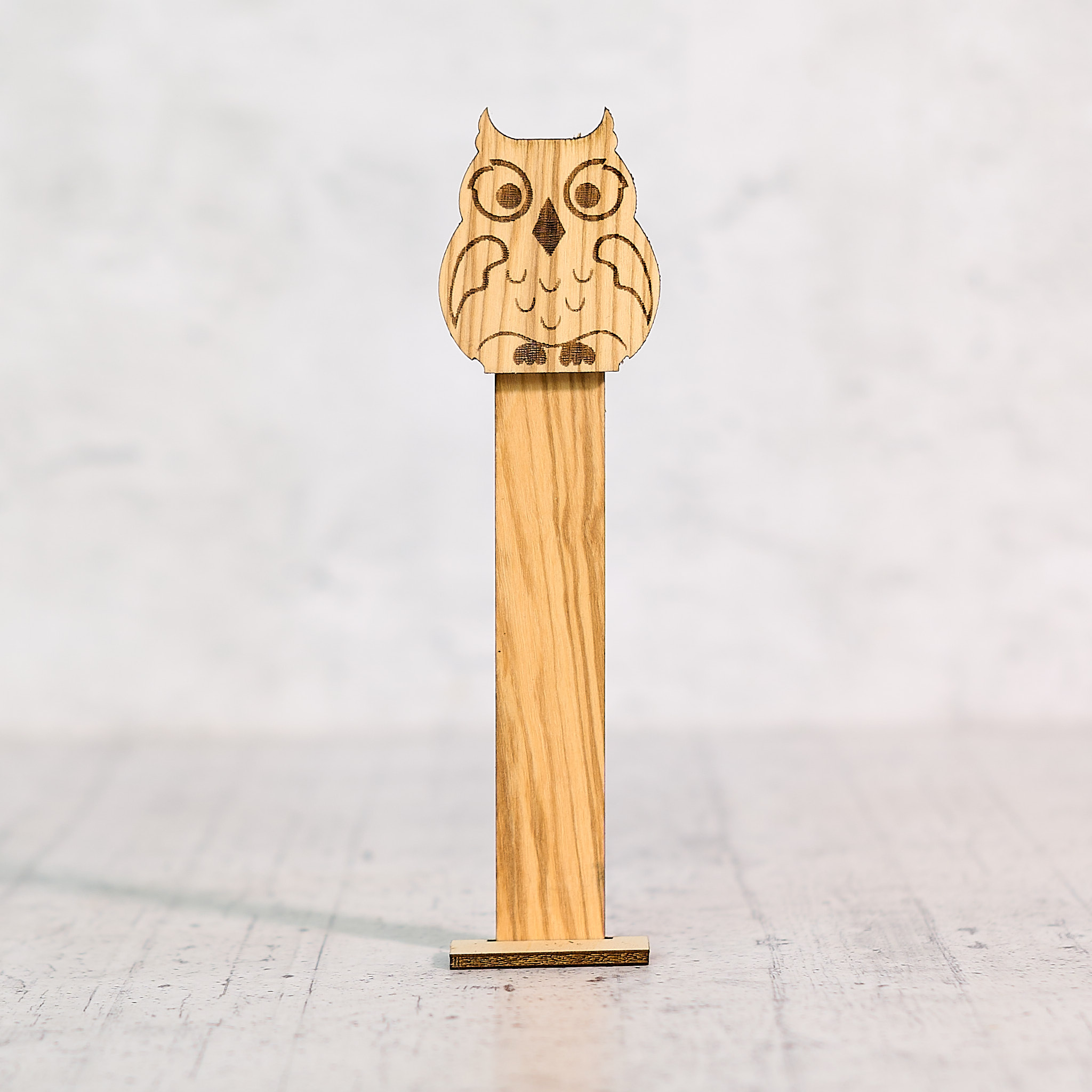 Gufo segnalibro in legno di olivo
