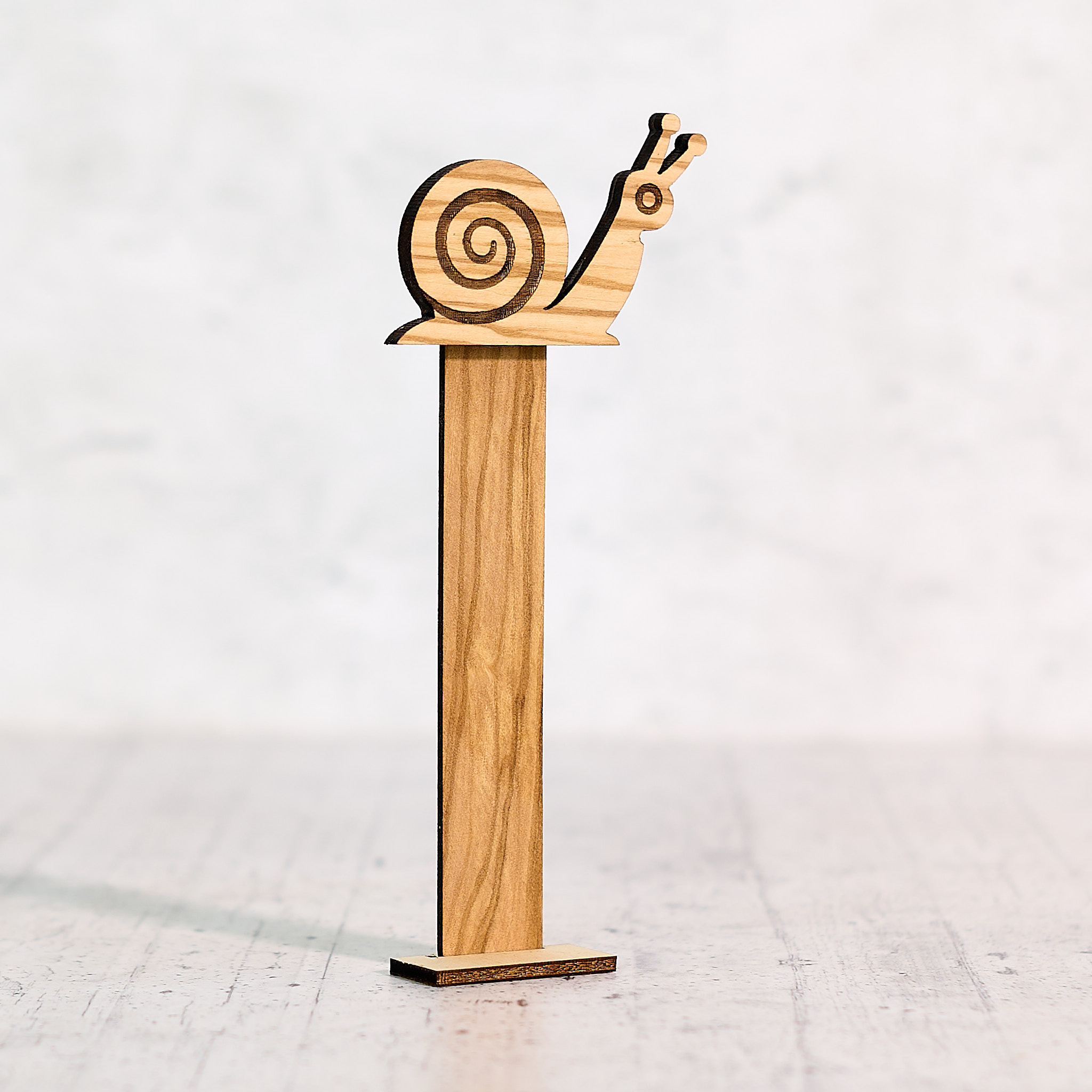 Lumaca segnalibro in legno di olivo - immagine 2