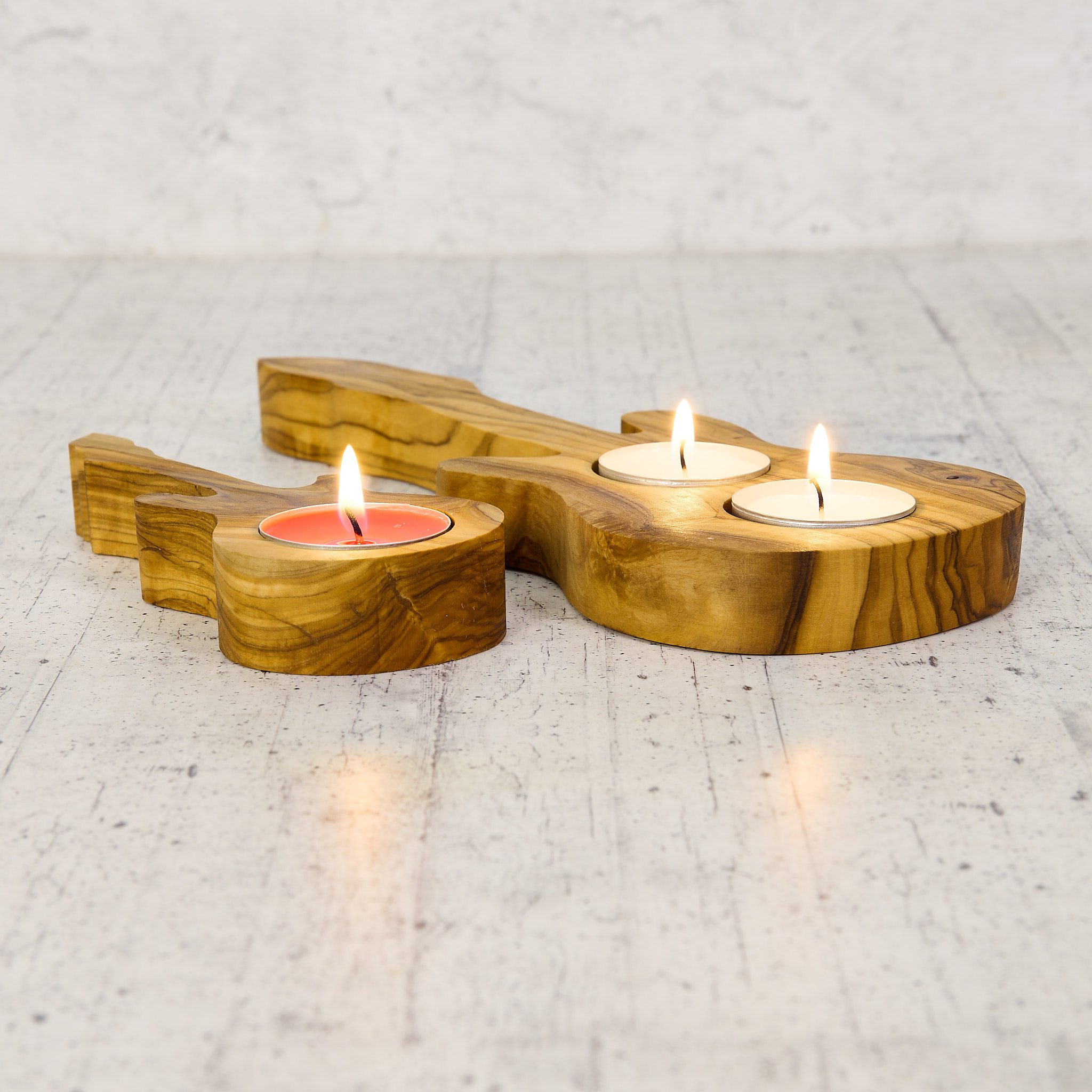 Chitarra portacandele artigianale in legno di ulivo - immagine 5