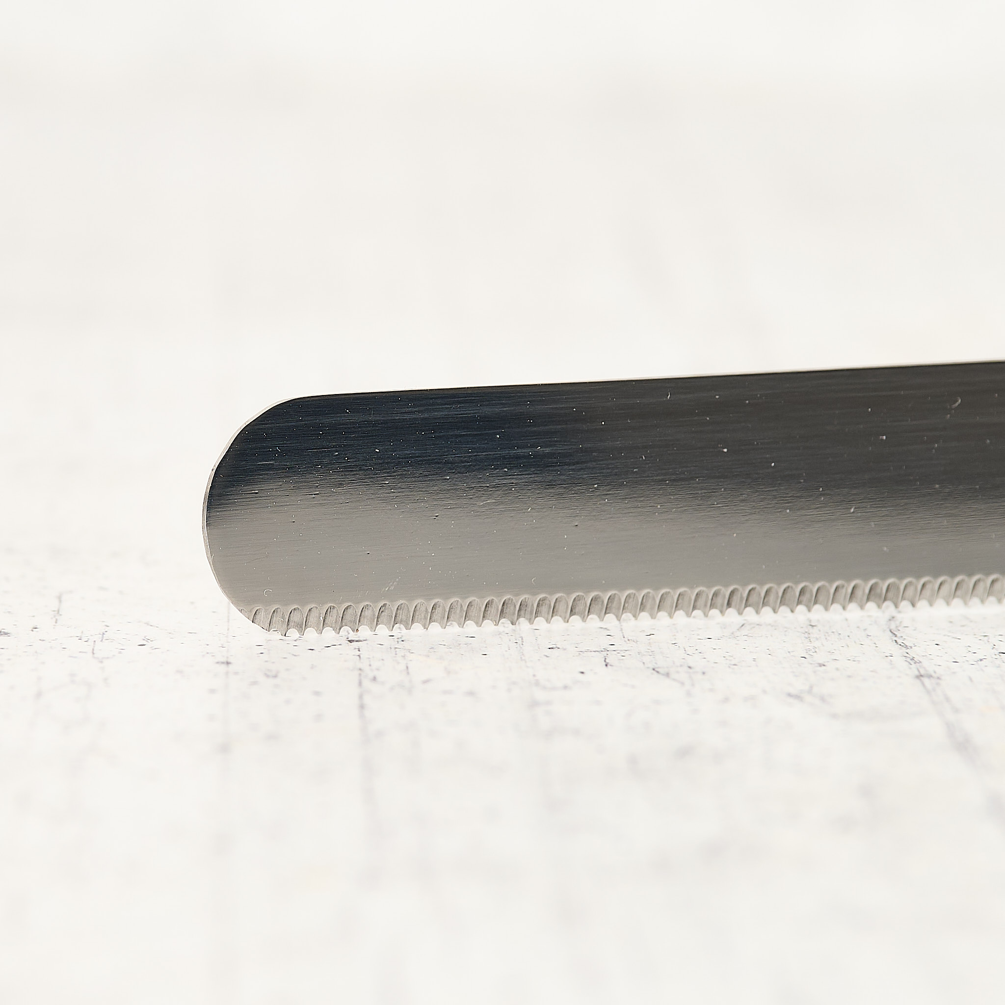 Coltello per pane in legno di ulivo artigianale - immagine 3